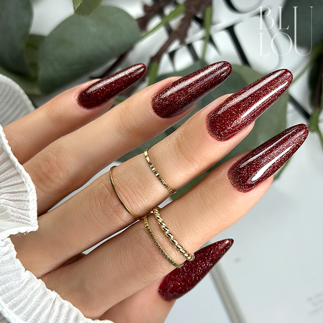 Trendy nail styles for autumn 2025