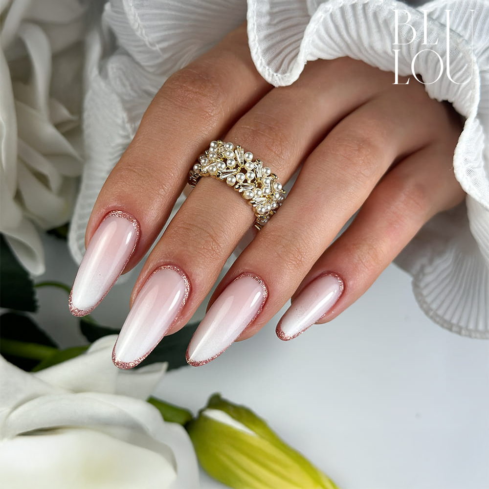 Cloud Dancer – Color of the Year 2026 according to Pantone. How to wear it on your nails?